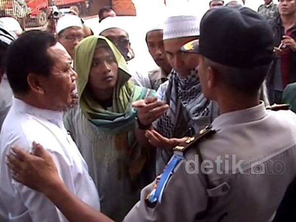 Massa FPI dan JAT Sweeping Miras