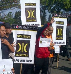 Sambut Ramadan PKS Gelar Aksi Mematung