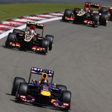 Ungguli Duo Lotus, Vettel Juara 