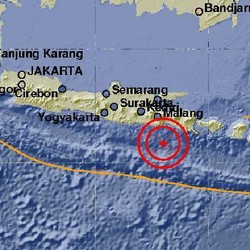 Gempa Malang, Karyawan di Gedung Bertingkat Surabaya Berhamburan