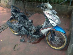 Motor Zul Terbakar Habis di Depan BEI Sudirman