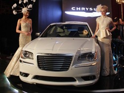 Mobil Mewah Chrysler Aman Teguk BBM di Indonesia