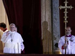 Paus Fransiskus Tak Setuju Para Pendeta Pakai Mobil Mewah