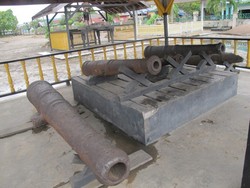 Misteri Tapak Tangan di Meriam Keraton Gunung Tabur, Kaltim