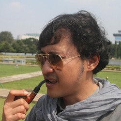 Agus Kuncoro Jadi Profesor Sejarah dalam Film Adriana