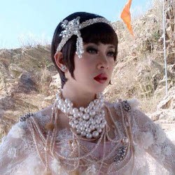 Syahrini Masih Tunggu Pangeran Soal Menikah