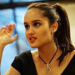 Cinta Laura Akan Tinggalkan Dress Baby Doll Selama Ramadan 