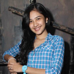 Mikha Tambayong dan Cita-citanya Jadi Sarjana Hukum