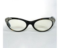 7 Model Bingkai Kacamata yang Jadi Tren Musim Ini