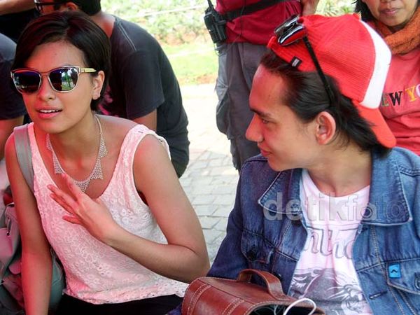 Kedekatan Eva Celia dan Adipati Dolken di Lokasi Syuting