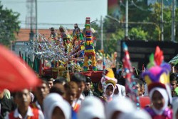 Sambut Bulan Puasa, Masyarakat Semarang Padati Karnaval Dugderan
