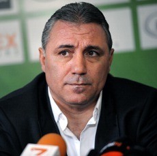 Muak dengan Dusta Pemilik Klub, Stoichkov Cuma Sebulan Latih CSKA Sofia