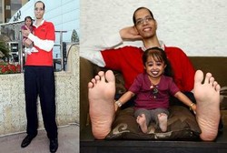 Bila Wanita Terpendek Bertemu Pria Bertelapak Kaki Terbesar Sejagat