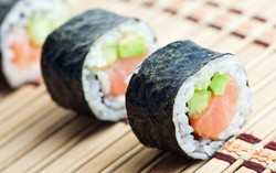 Menyantap Sushi Ternyata Jadi Rahasia Tubuh Fit Atlet Tenis Ini!
