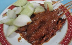 Depot Sate Ayam Madura HM. Soleh: Empuk Legit Sate Ayam Depan Apotek