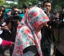 Jelang Puasa, Luthfi Hasan Ishaaq Dijenguk Istri Kedua