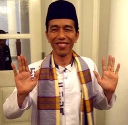 Gelar Safari Ramadan, Jokowi Berbuka Puasa di Masjid Kampung 