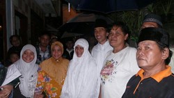 Tarawih di Masjid Setengah Jadi, Jokowi: Saya Mau Salat di Kampung