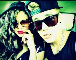 Justin Bieber Sebut Selena Gomez Si Pembuat Patah Hati