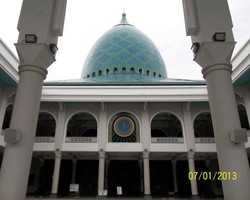 Megahnya Masjid Al Akbar Surabaya