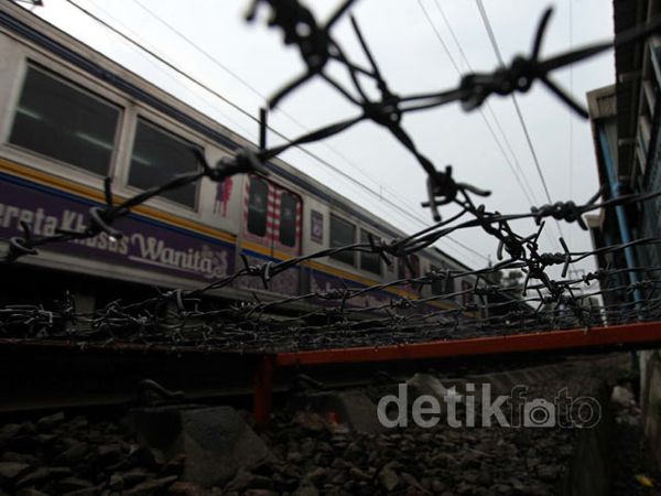 Kawat Berduri Dipasang Cegah Penumpang Nakal