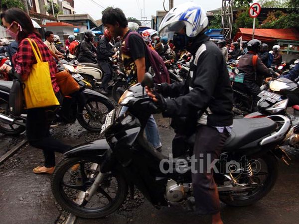 Perilaku Menyimpang Pengendara Motor