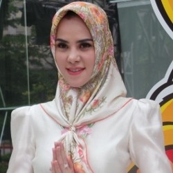 Angel Lelga: Walaupun Berkerudung, Seksi ya Seksi Aja