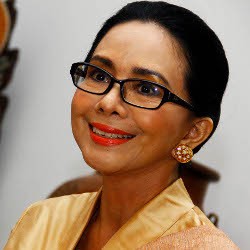 Poppy Dharsono, Ulang Tahun ke-62 dan Pertemuannya dengan Pak Moer