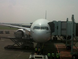 WiFi di Pesawat Garuda Tak Boleh Digunakan Saat Take Off dan Landing