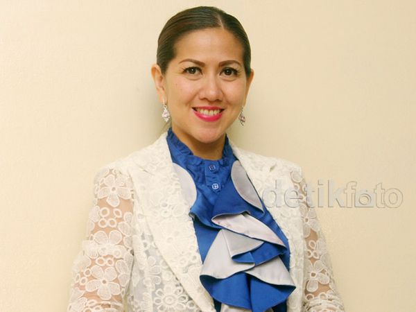Venna Melinda Stylish di Kantor Polisi