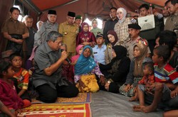 SBY Puasa Rabu Besok, Salat Tarawih dan Sahur Pertama di Lokasi Gempa 