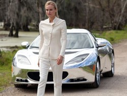 Diane Kruger Cantik dengan Lotus Evora Krom