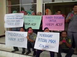 Dipecat karena Fitnah Selingkuhi 4 Wanita, Hakim Acep Menggugat