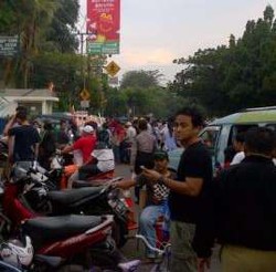 Memasuki Bulan Puasa, PKL Dadakan Penuhi Jalan Panjang