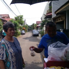 Marketing Pas, Nungki Setia Beli Sayur Pak Taulani Selama 30 Tahun