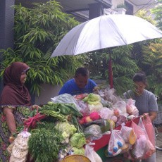 Kisah Pak Taulani, Jual Sayur Keliling Mampu Kuliahkan Anak di UGM