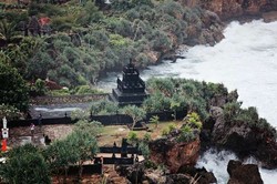 Tanah Lot? Bukan, Ini Pantai di Gunungkidul