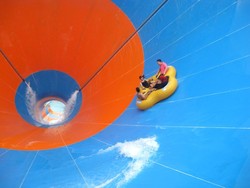 Wussh! Meluncur Seru di Tornado WaterWorld Malaysia