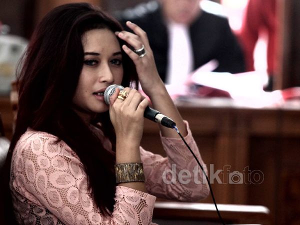 Presenter Cantik Jadi Saksi Kasus Pencurian Pulsa