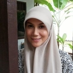 Marini Zumarnis dan Kisah tentang Cap Ibu Rumah Tangga Stripping