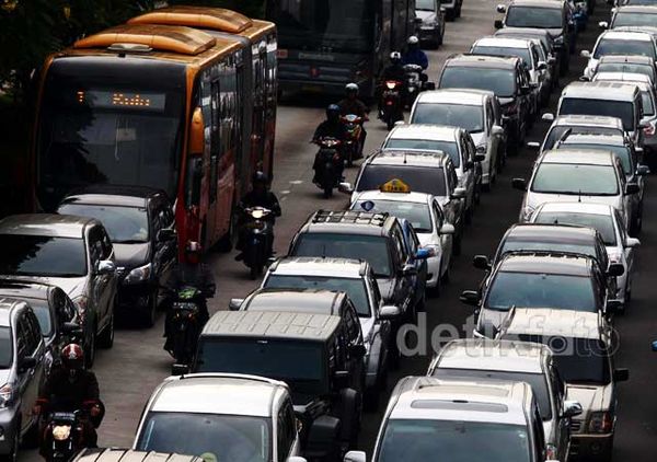 Thamrin Merayap Jelang Buka Puasa