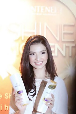Cantik Positif Ala Raline Shah