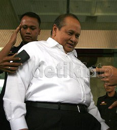 KPK Tahan Tersangka Emir Moeis di Rutan Guntur