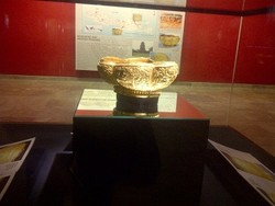 Ini Koleksi Mangkuk Emas di Museum Nasional yang Mencengangkan