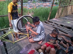 Curhat Anak Kampung Apung Cengkareng: Di Sini yang Paling Susah Air Bersih