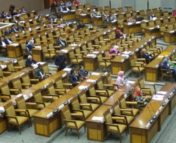 Tak Ada Anggota DPR Tertidur Saat Paripurna, Tapi Ratusan Kursi Kosong