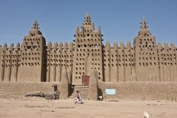 Unik! Masjid Agung di Afrika Terbuat dari Lumpur