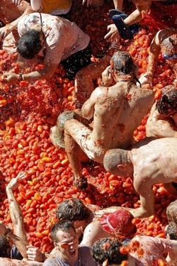 Parade Pria Telanjang & 5 Festival Paling Nyeleneh di Dunia