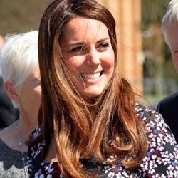 Kate Middleton Akan Didampingi Ratu Inggris Saat Melahirkan