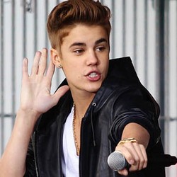Hina Bill Clinton Usai Pipis di Ember, Justin Bieber Minta Maaf